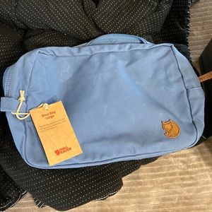 NWT fjall raven blue gear bag